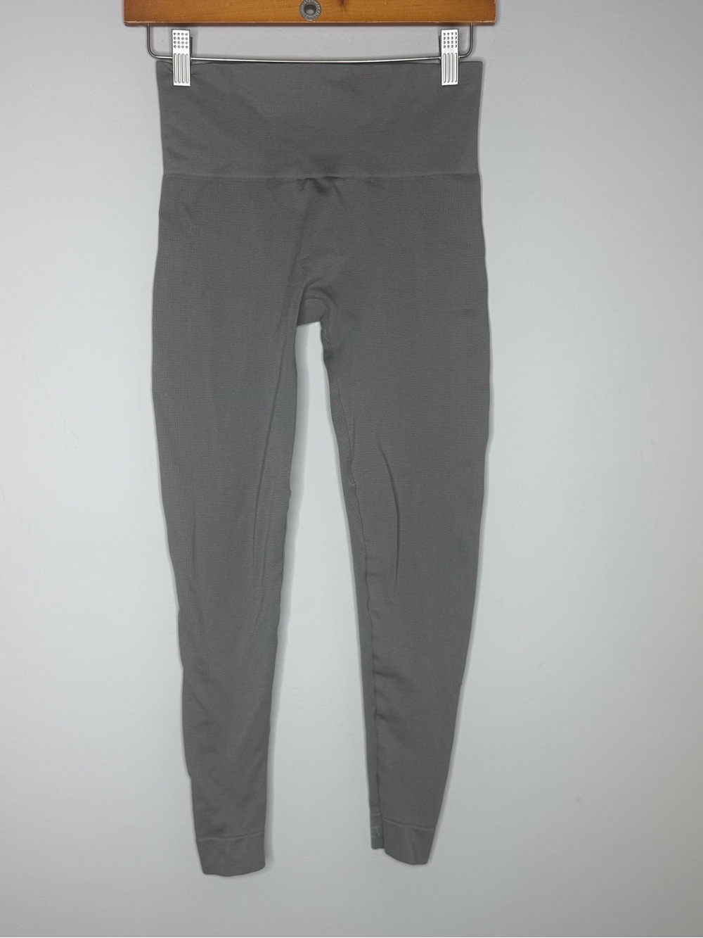 Set active leggings 7/8 length size Large gray beige color